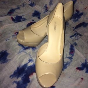 NWOT Nine West Nude Heels